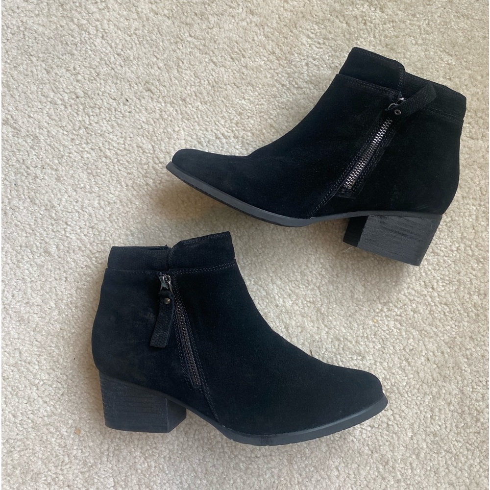Blondo black suede zip up bootie waterproof 7.5